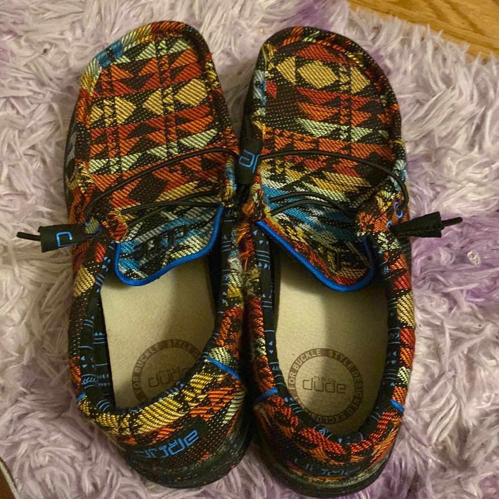 Super cute buckle exclusive Aztec Heydudes